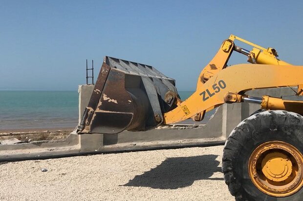 استمرار آزادسازی حریم دریا در بوشهر
