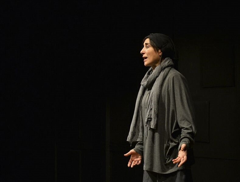 صحنه تئاتر گرم می‌شود