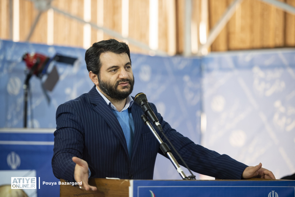 دعوت وزیر کار از نخبگان برای حمایت از ورزش کارگری