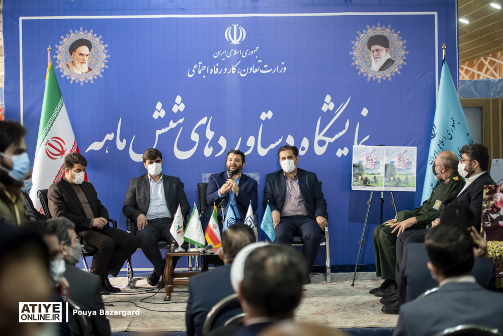 نشست "تجربه ماندگار" در حاشیه نمایشگاه دستاوردهای ۶ وزارت مردم