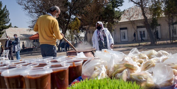 اجرای آیین سمنو پزان پایتخت در آستانه نوروز ۱۴۰۱