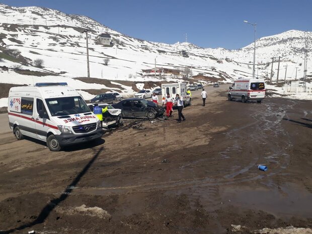 تصادف دو خودروی سواری در گردنه حیران با ۱۱ مصدوم
