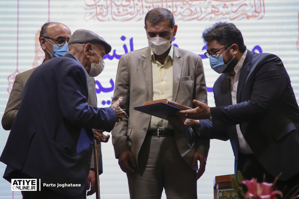 محفل انس با قرآن و تجلیل از خانواده شهدای مدافع سلامت تامین اجتماعی