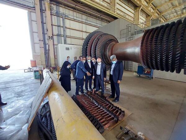 بازدید معاون وزیر نیرو از نیروگاه گازی خلیج‌فارس