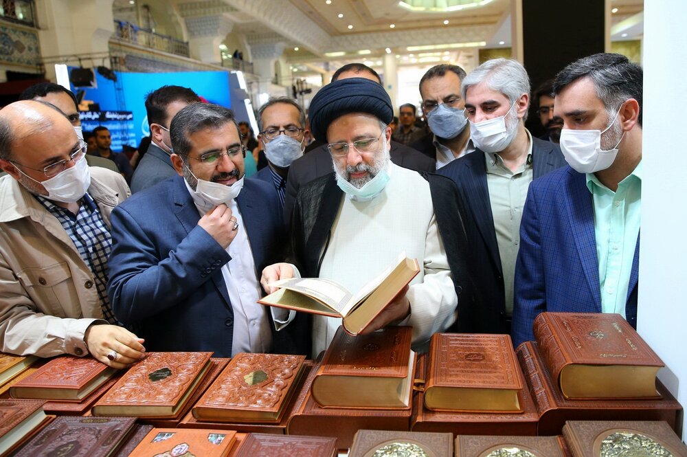 رییس‌جمهور: نمایشگاه کتاب می‌تواند جوان‌ها را مشتاق به کتاب خواندن کند