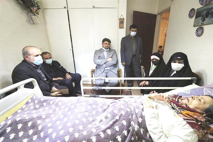 عیادت مدیرعامل سازمان تأمین‌اجتماعی از همکار جانباز بازنشسته