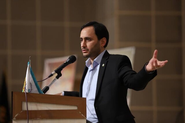 «زاهدی وفا» سرپرست وزارت کار شد/ مالیات ۵۵۰هزار کسبه صفر است/ هیچ برنامه‌ای برای گرانی بنزین نداریم