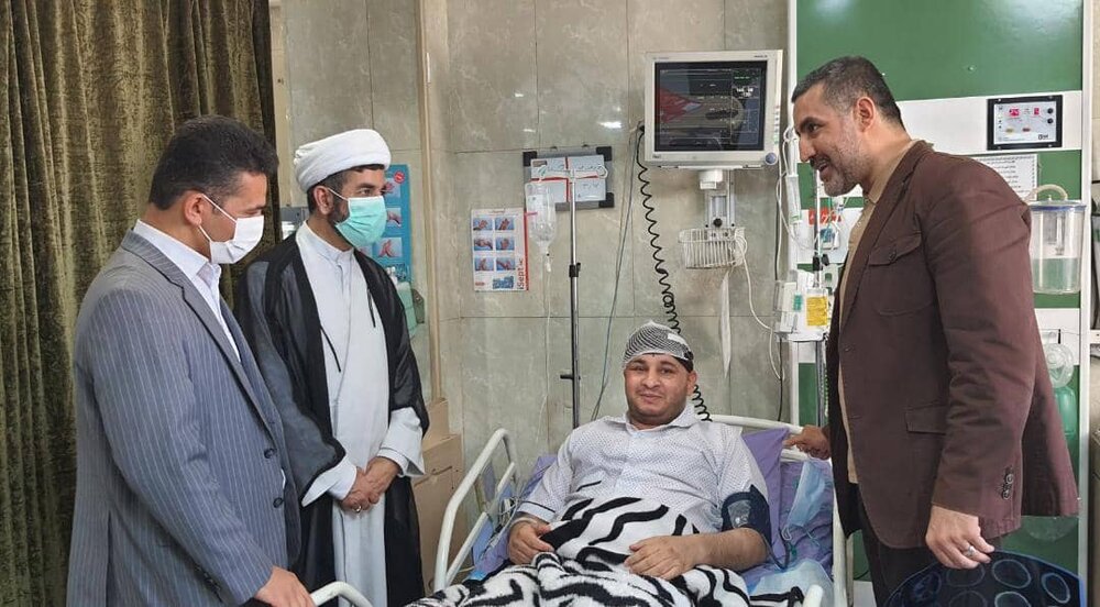 عیادت مدیردرمان تامین‌اجتماعی خوزستان از یک فعال رسانه‌ای