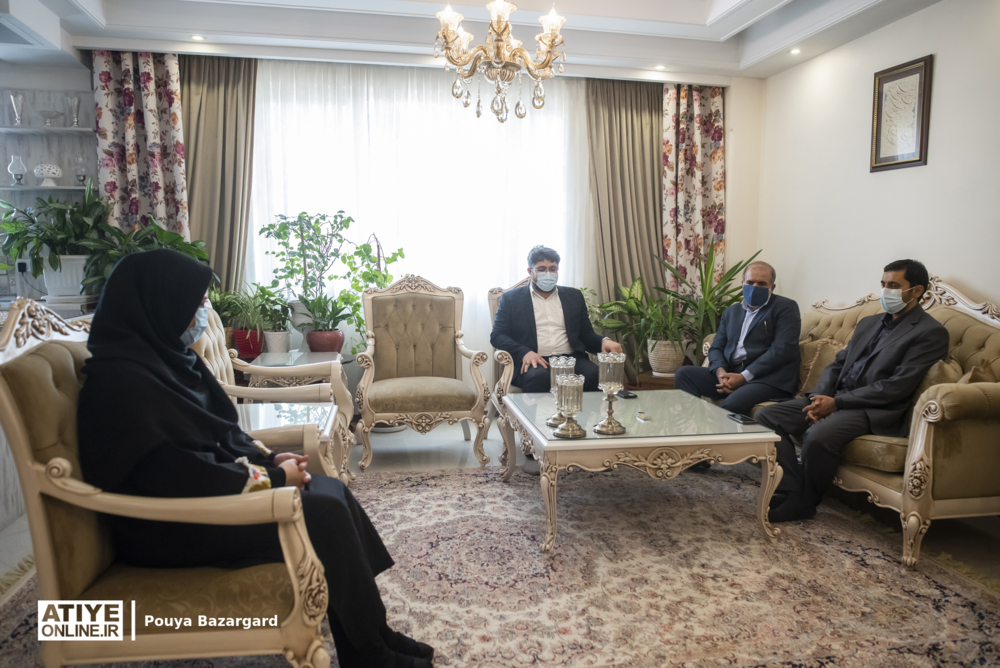 دیدار مدیرعامل سازمان تامین اجتماعی با خانواده شهید مدافع سلامت شهروز کریمیان