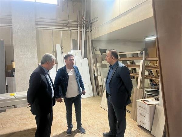 بازدید مدیر کارآفرینی و اشتغال اداره کل تعاون، کار و رفاه اجتماعی آذربایجان غربی از طرح شرکت گرین چوب شهرستان ارومیه