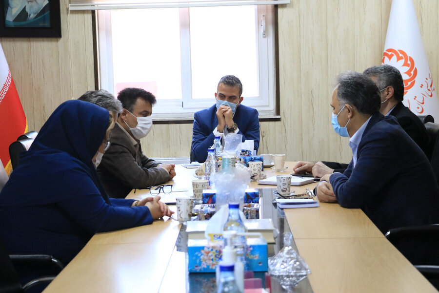 نشست هم اندیشی سرپرست بهزیستی گیلان با اعضای انجمن معلولین بینایی استان