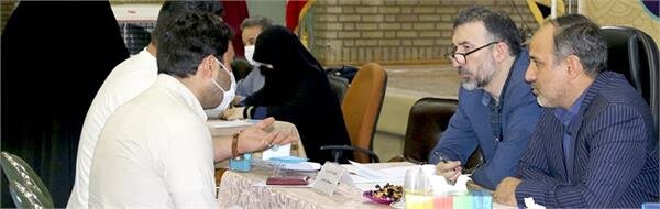 میز خدمت بهانه‌ای برای شنیدن مشکلات مردم