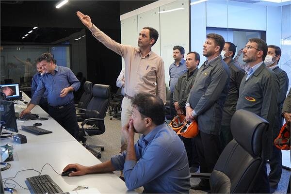 بازدید معاون وزیر تعاون، کار و رفاه اجتماعی از مجتمع صنعتی معدنی گندله سازی اردکان به روایت تصویر