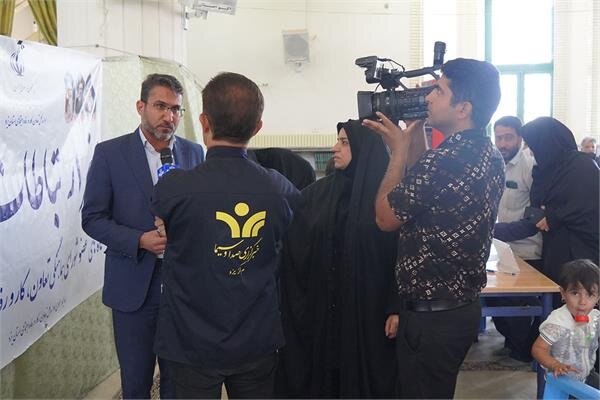 ارتباط مستقیم مدیرکل تعاون، کار و رفاه اجتماعی با مردم یزد در نماز جمعه