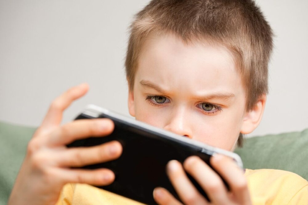 تاری دید با استفاده طولانی از موبایل و رایانه/ نحوه استراحت چشم‌ها