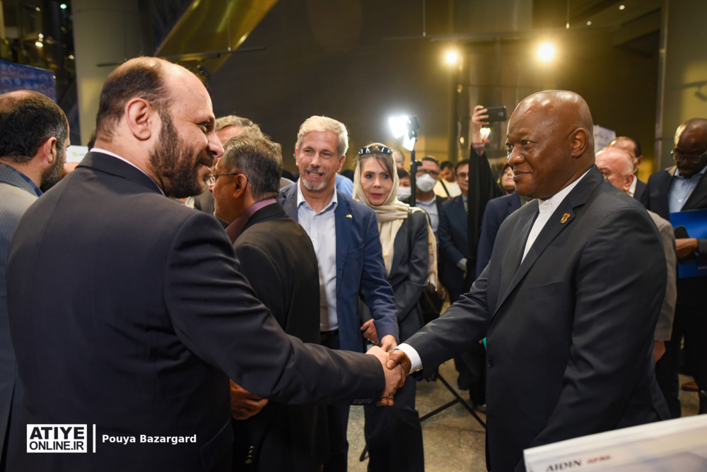 بازدید نمایندگان ۱۴ کشور از نمایشگاه «رسم تعاون»