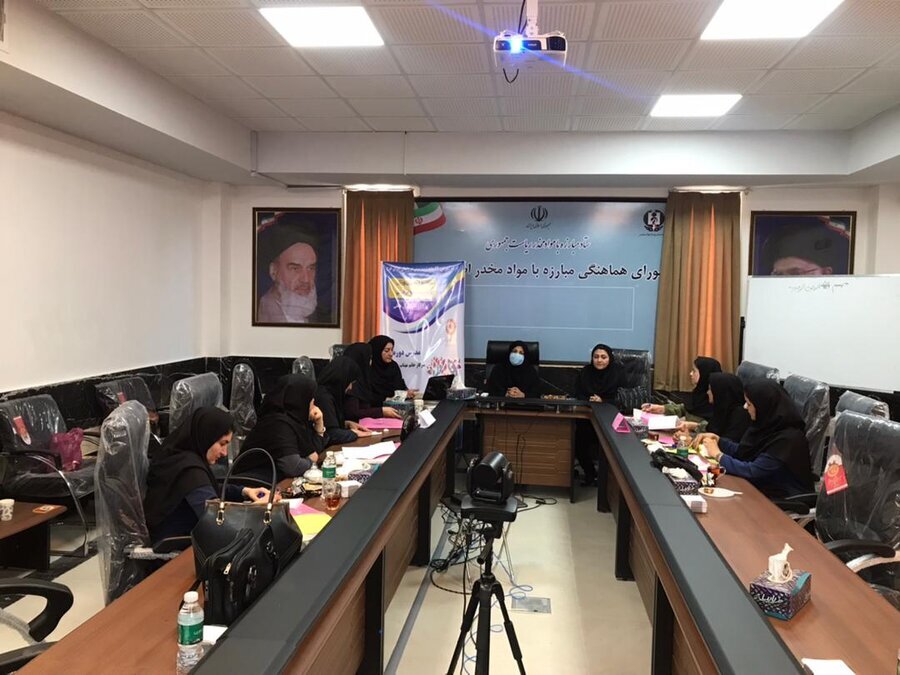 دختران و زنان ایلامی آموزشهای خودمراقبتی فرا می گیرند