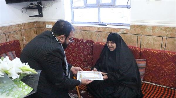 دیدار مدیرکل تعاون خوزستان با خانواده شهید علی حمیدیان