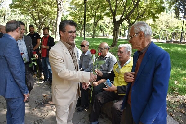 لحظاتی سبز در کنار سالمندان پارک ملت مشهد