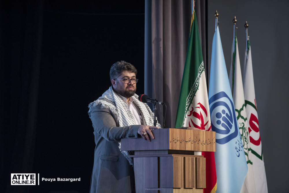 باید از ایثارگران درس گرفته و در مسیر اعتلای انقلاب گام برداریم