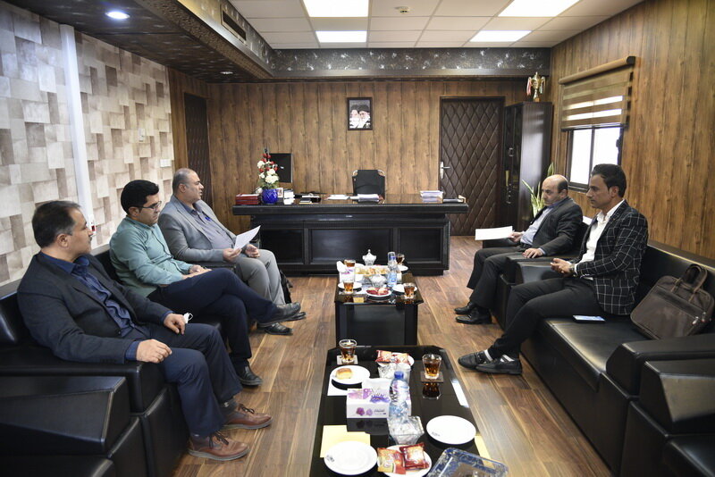 تعامل مدیر تامین اجتماعی خوزستان با کارگران ساختمانی