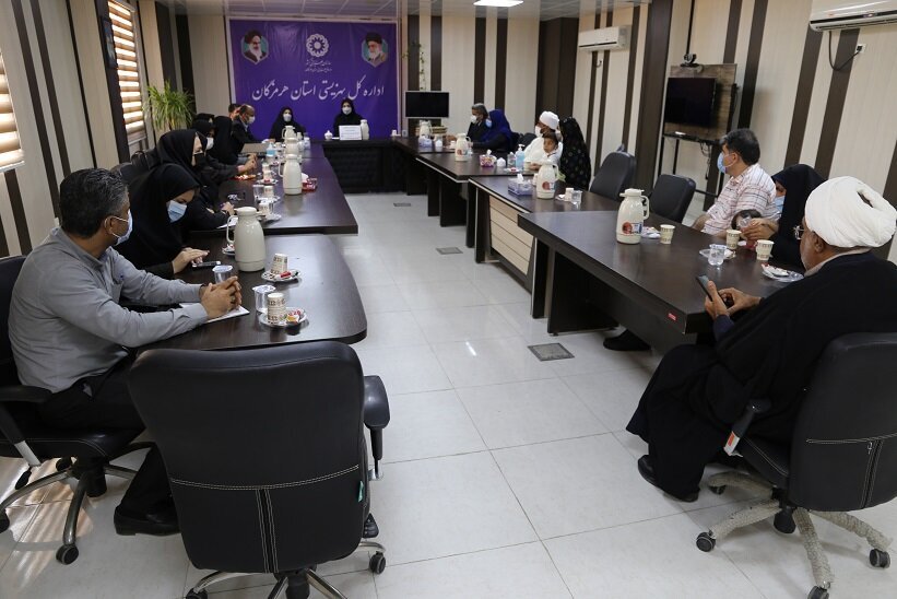 برگزاری نشست هم اندیشی و تقدیر از خانواده های منتخب فرزندپذیر