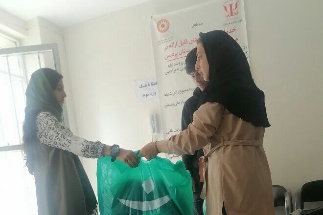 توزیع لباس گرم بین جامعه هدف با شروع فصل سرما