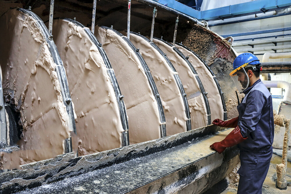 واحدهای تولیدی دارای حقوق معوق در استان مرکزی ۲۱ درصد کاهش یافت