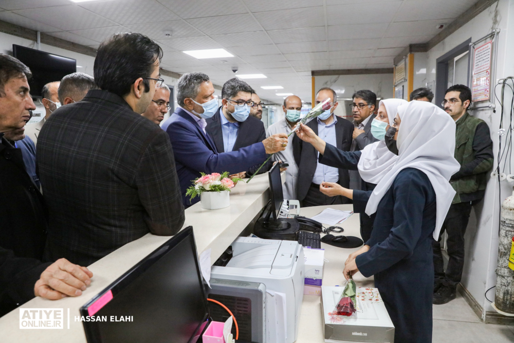 بازدید وزیر تعاون، کار و رفاه اجتماعی و مدیرعامل سازمان تأمین‌اجتماعی با پرستاران بیمارستان لبافی‌نژاد به مناسبت ولادت حضرت زینب(س) و روزپرستار
