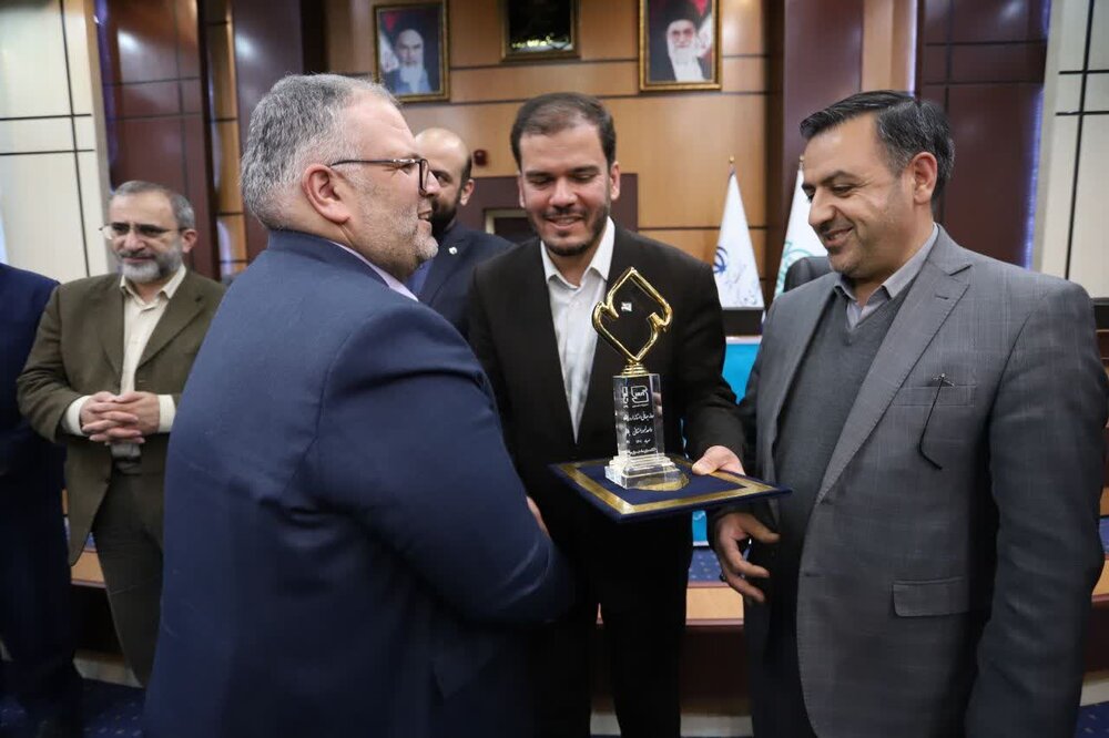 از شرکت نفت پاسارگاد به عنوان صنعت برتر کشور تجلیل شد