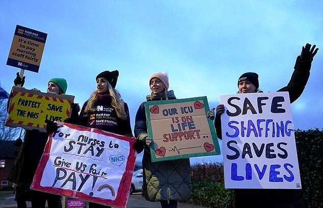 هزاران پرستار در انگلیس اعتصاب کردند