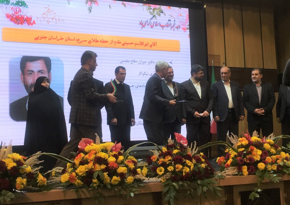 دستمزد بازنشستگان باید بر اساس تورم تعیین شود