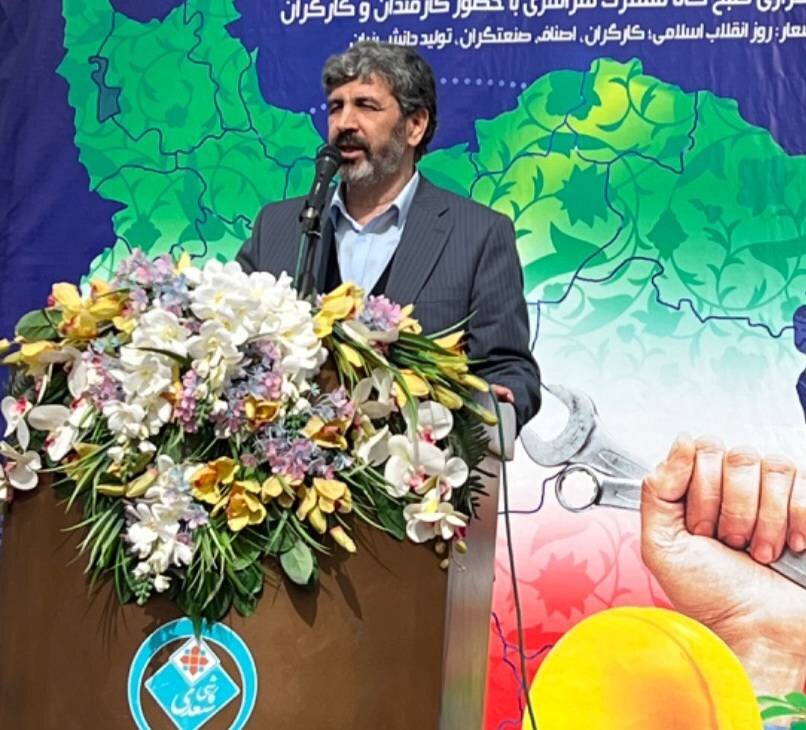 بازسازی انقلابی را با شعار "شستا پای کار انقلاب" آغاز خواهیم کرد