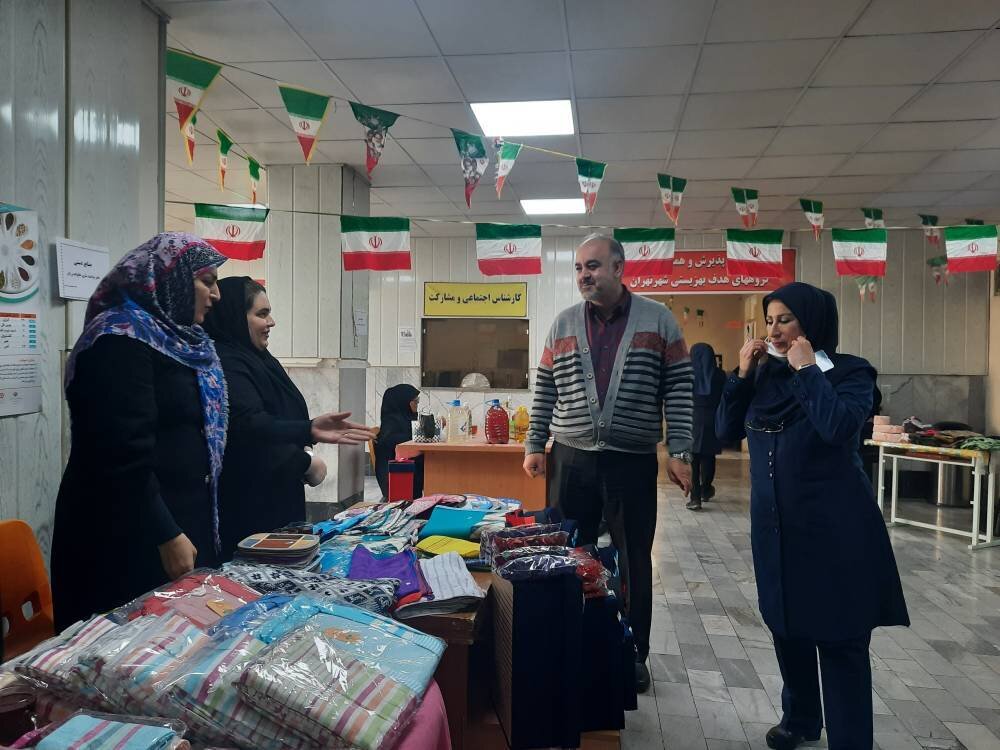 نمایشگاه دستاوردهای مددجویان بستری برای نمایاندن توانمندی آنهاست