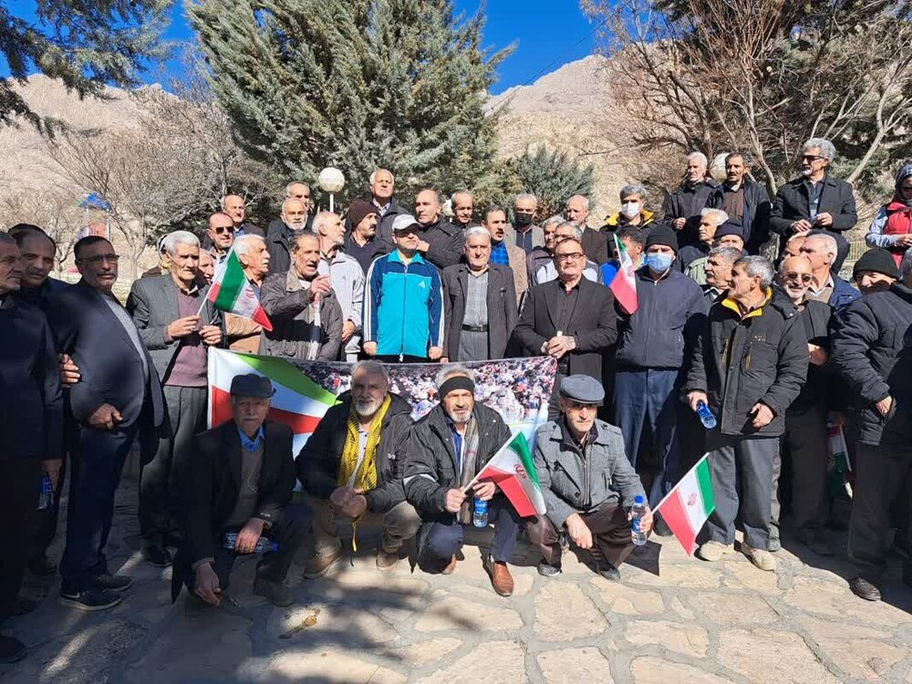 همایش پیاده‌روی بازنشستگان و مستمری‌بگیران تامین اجتماعی کرمانشاه برگزار شد