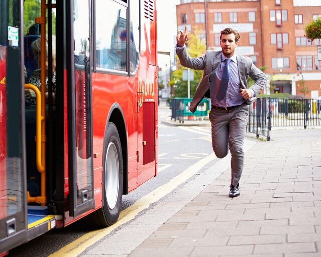 بعضی‌ها چرا همیشه دیر می‌رسند