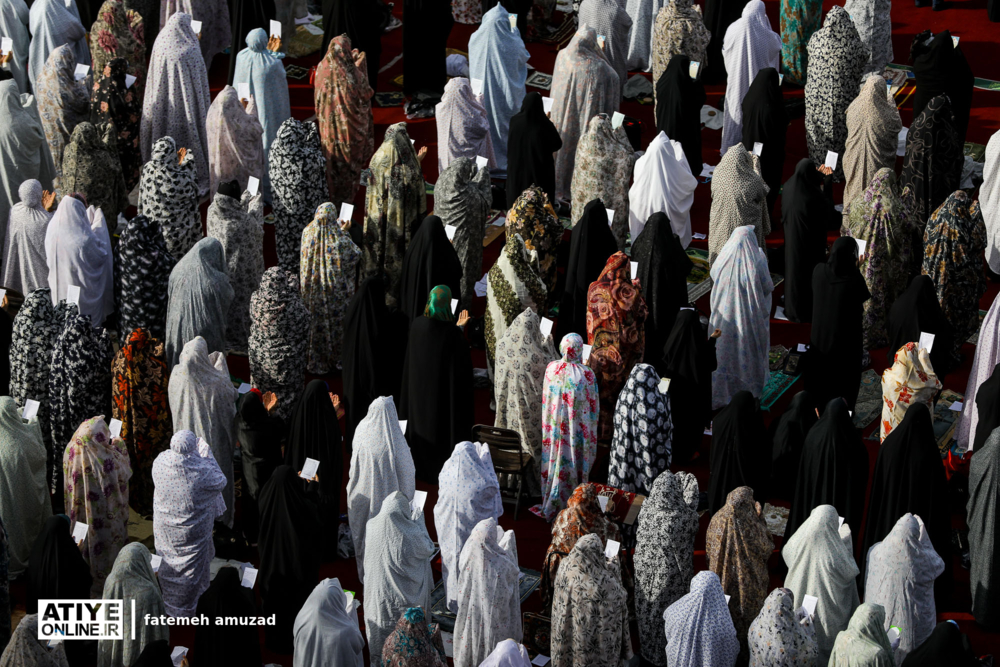 اقامه نماز عید فطر در امامزاده پنج تن لویزان