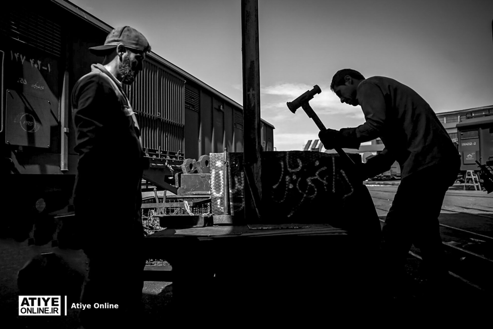 کارگران مشغول کارند