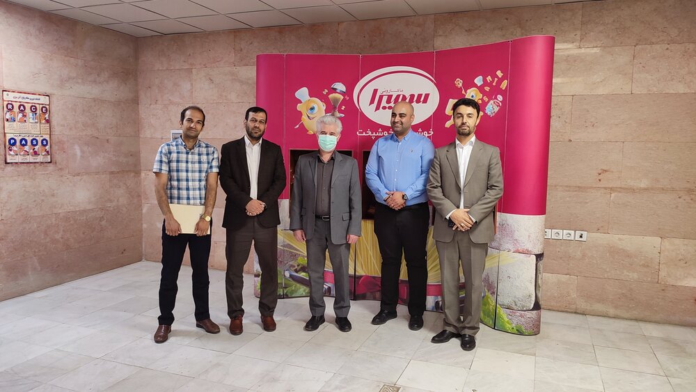 بازدید مدیرکل و مدیر درمان تامین اجتماعی استان البرز از شرکت صنایع غذایی سمیرا 