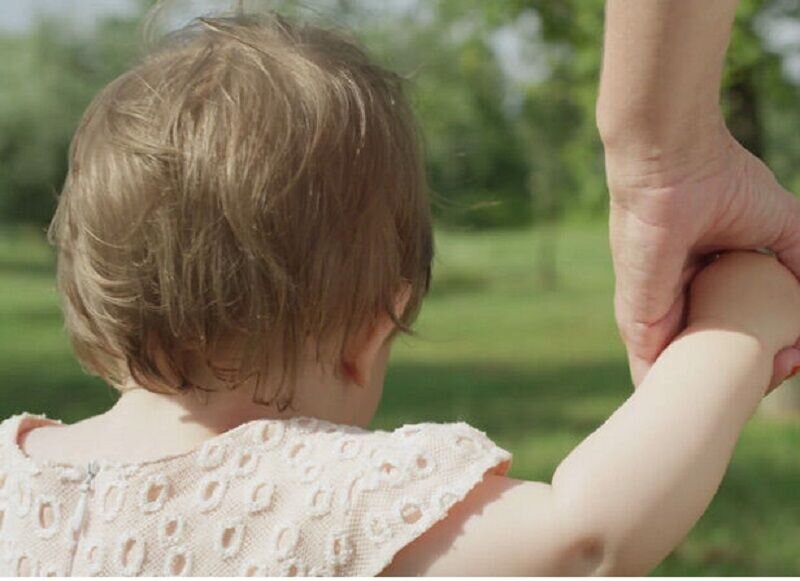 واگذاری ۴۸ کودک بی‌سرپرست کرمانشاهی به فرزندخواندگی