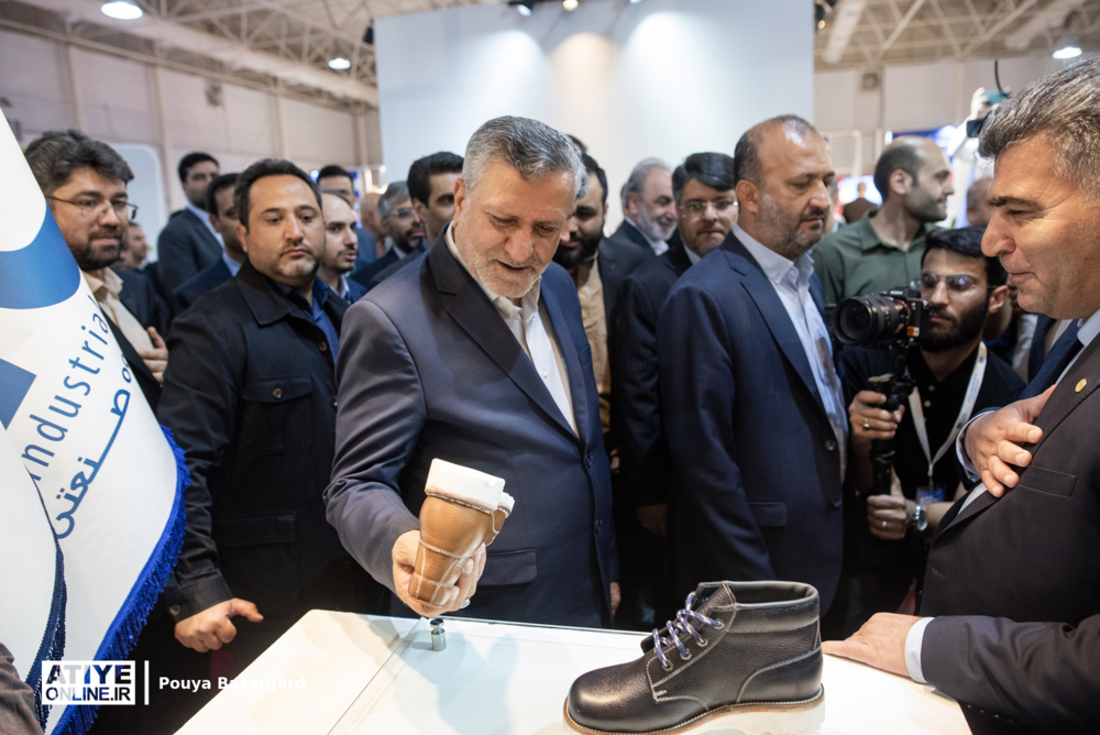 بازدید وزیر کار و مدیرعامل سازمان تأمین‌اجتماعی از نمایشگاه توانمندی‌های صادراتی ایران