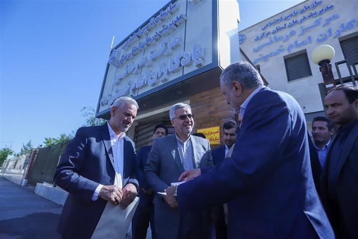 بازدید وزیر کار از پروژه‌های عمرانی و مراکز ارائه خدمات تأمین‌اجتماعی در استان مرکزی
