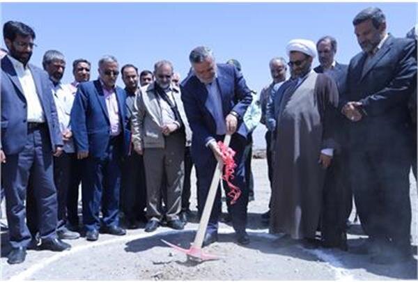 کلنگ‌زنی عملیات اجرایی فاز سوم پروژه مسکن کارگری دلیجان 