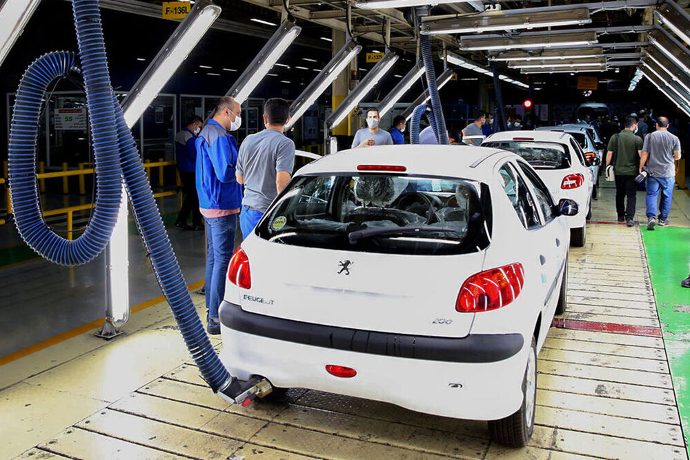 کاهش تولید گریبان غول‌های خودروساز را گرفت