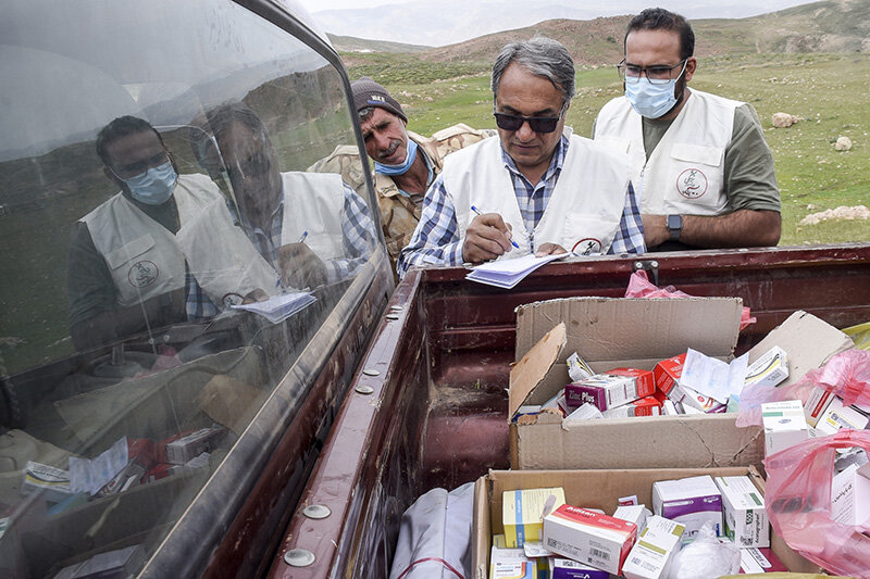 ویزیت رایگان عشایر در منطقه شاه جهان اسفراین 