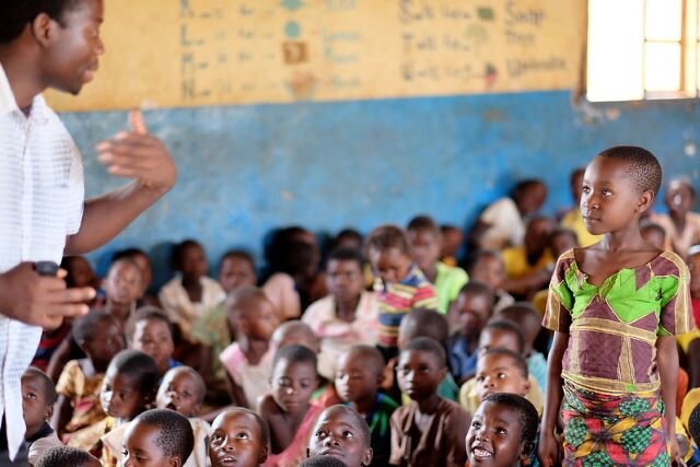 زباله در برابر آموزش