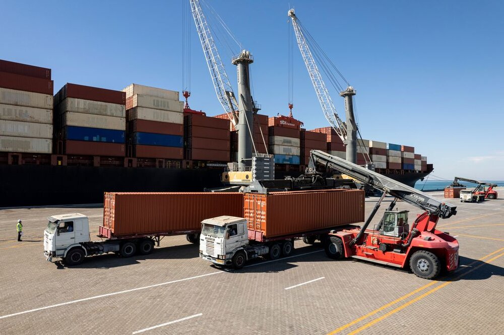 ارسال ۱۰۰ کانتینر کمک‌های بشردوستانه به افغانستان