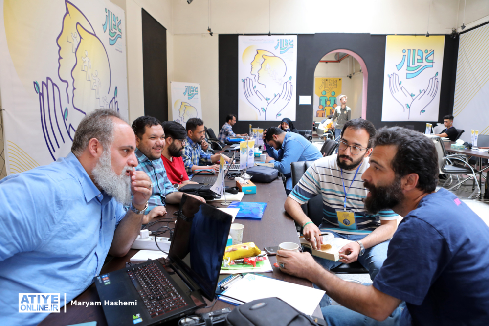 حضور همگان در رویدادهای هنری لازم است