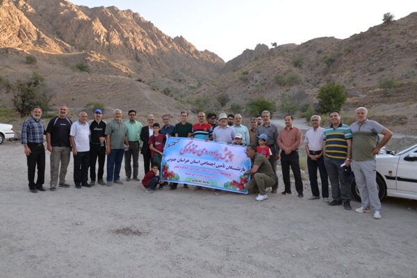 پیاده‌روی خانوادگی همکاران بازنشسته تامین‌اجتماعی خراسان جنوبی