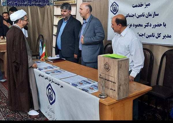 حضور مدیرکل تامین‌اجتماعی زنجان در نماز جمعه خرمدره و دیدار با نمازگزاران